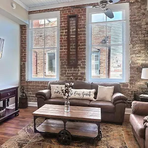 Broughton Hideaway Apartment Savannah